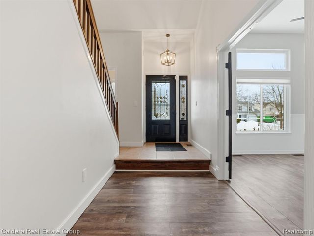 2745 Riverside Drive, Waterford, MI 48329