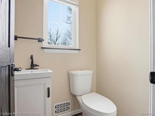 2745 Riverside Drive, Waterford, MI 48329