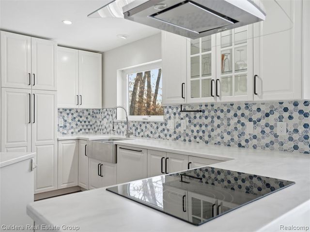 2745 Riverside Drive, Waterford, MI 48329