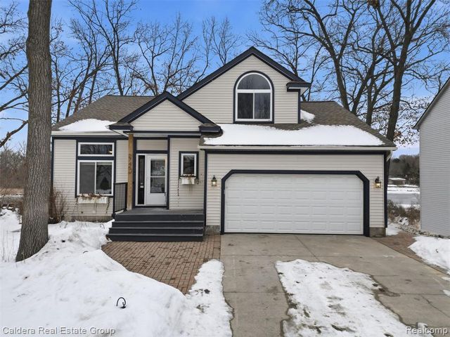 2745 Riverside Drive, Waterford, MI 48329