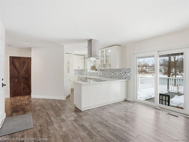 2745 Riverside Drive, Waterford, MI 48329