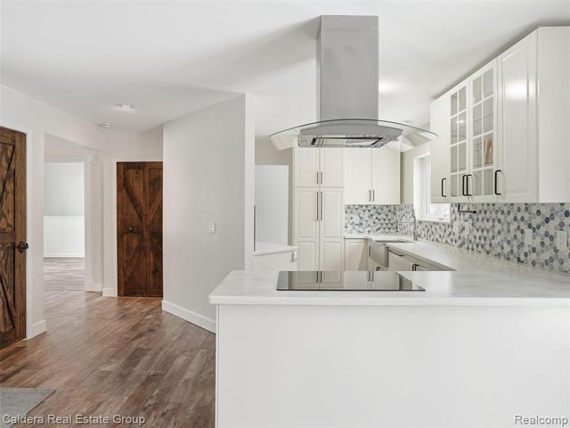 2745 Riverside Drive, Waterford, MI 48329