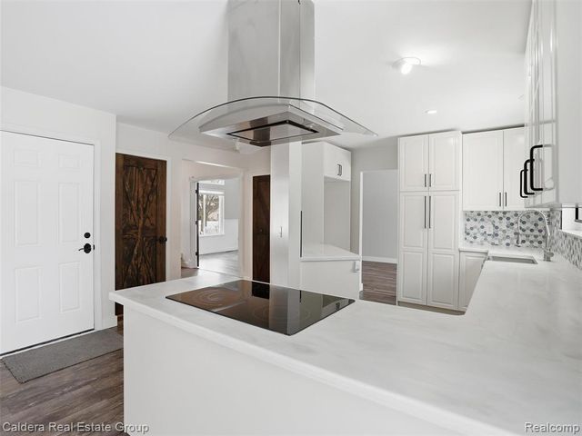 2745 Riverside Drive, Waterford, MI 48329