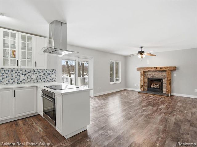 2745 Riverside Drive, Waterford, MI 48329