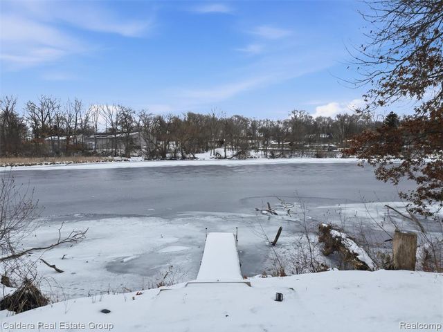 2745 Riverside Drive, Waterford, MI 48329