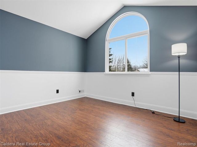 2745 Riverside Drive, Waterford, MI 48329