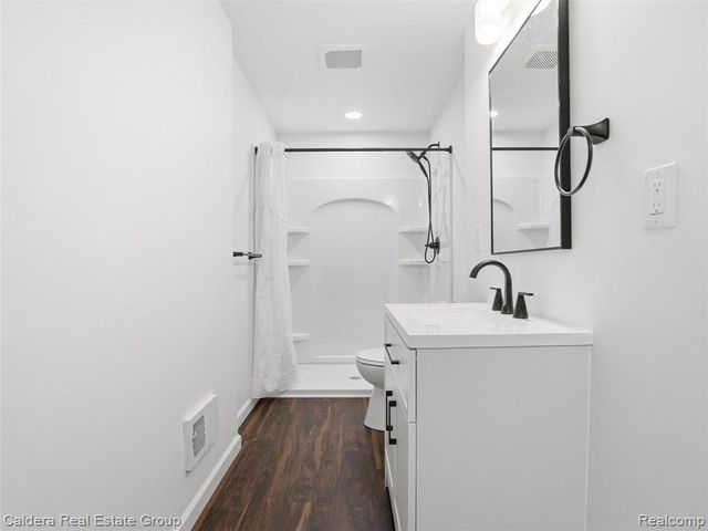 2745 Riverside Drive, Waterford, MI 48329