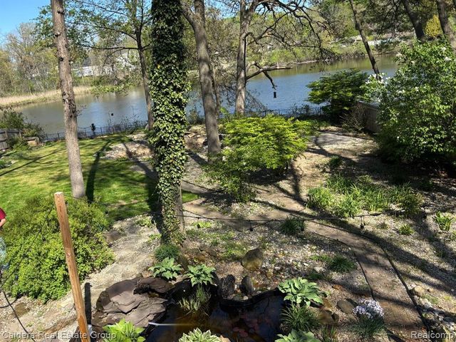 2745 Riverside Drive, Waterford, MI 48329