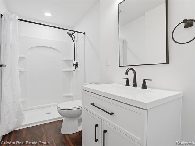 2745 Riverside Drive, Waterford, MI 48329