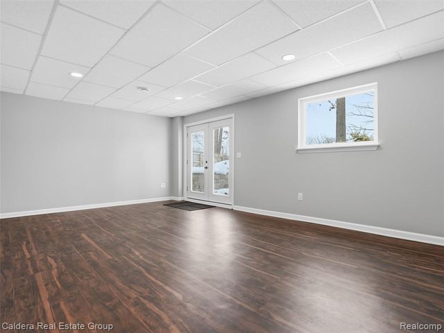 2745 Riverside Drive, Waterford, MI 48329