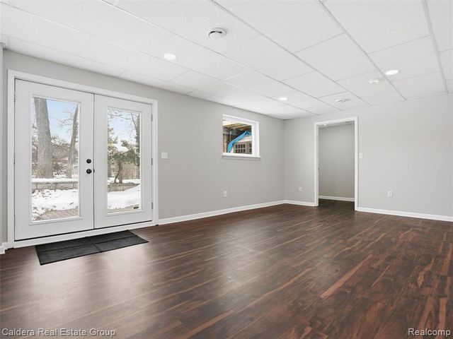 2745 Riverside Drive, Waterford, MI 48329