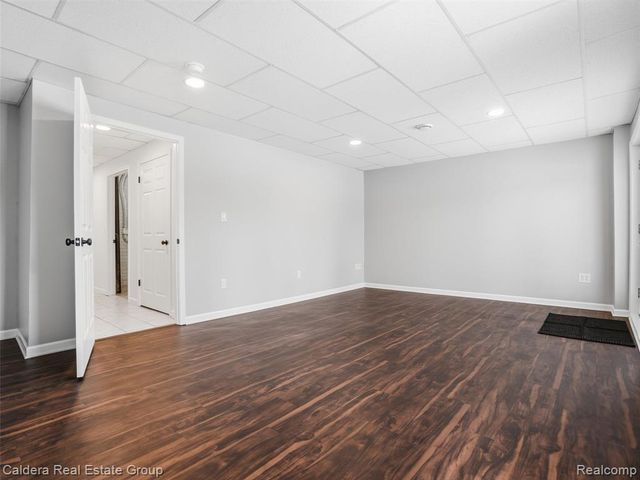 2745 Riverside Drive, Waterford, MI 48329