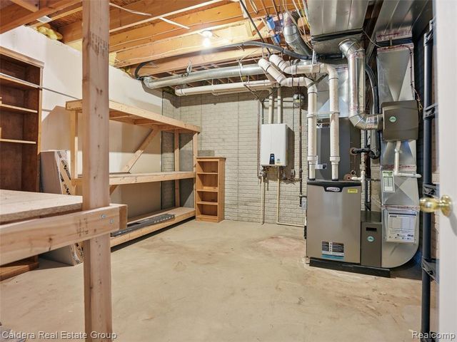 2745 Riverside Drive, Waterford, MI 48329