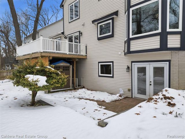 2745 Riverside Drive, Waterford, MI 48329