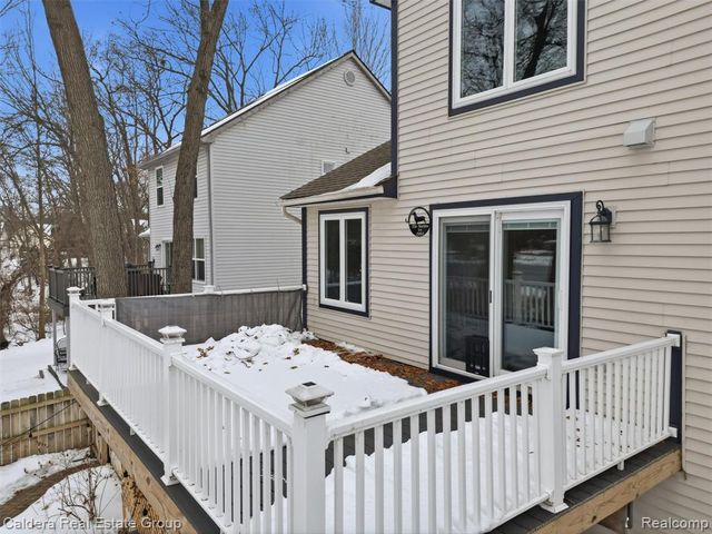 2745 Riverside Drive, Waterford, MI 48329