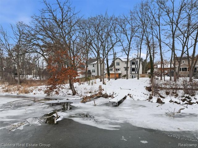 2745 Riverside Drive, Waterford, MI 48329