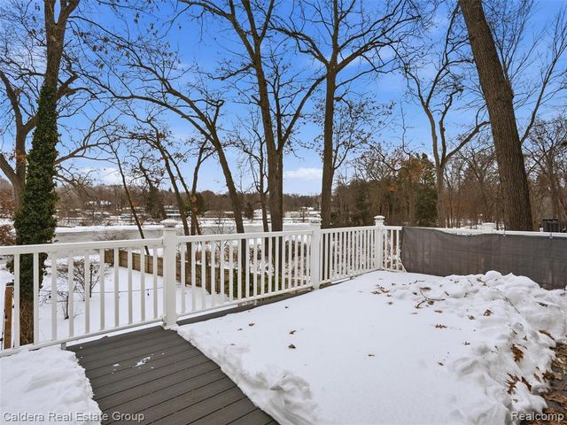 2745 Riverside Drive, Waterford, MI 48329