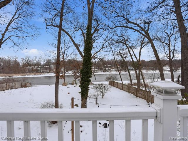 2745 Riverside Drive, Waterford, MI 48329