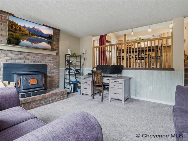 2524 PLAIN VIEW RD, Cheyenne, WY 82009