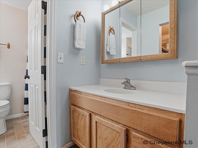 2524 PLAIN VIEW RD, Cheyenne, WY 82009