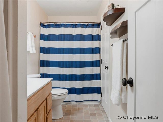 2524 PLAIN VIEW RD, Cheyenne, WY 82009