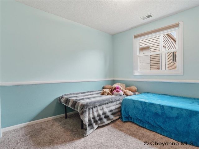 2524 PLAIN VIEW RD, Cheyenne, WY 82009