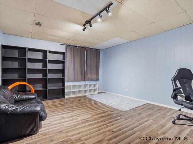 2524 PLAIN VIEW RD, Cheyenne, WY 82009