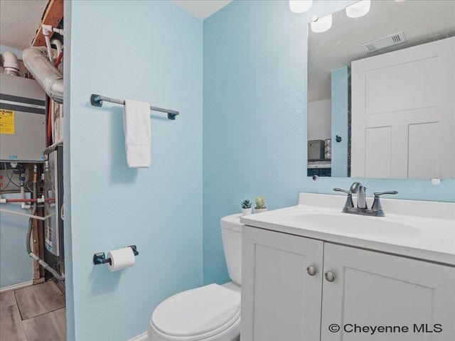 2524 PLAIN VIEW RD, Cheyenne, WY 82009
