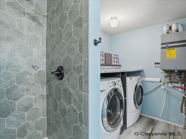 2524 PLAIN VIEW RD, Cheyenne, WY 82009