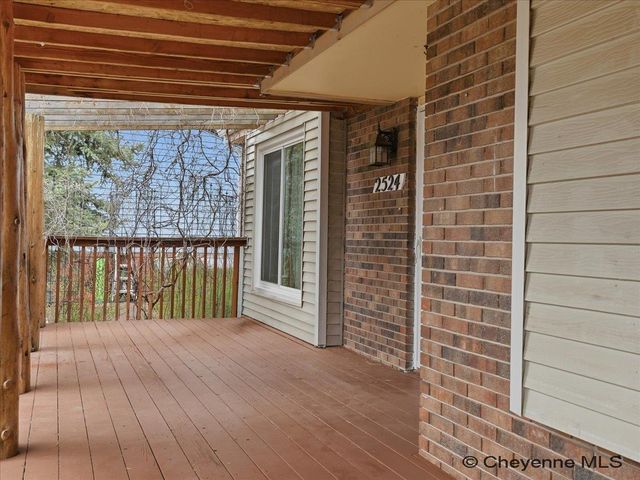 2524 PLAIN VIEW RD, Cheyenne, WY 82009