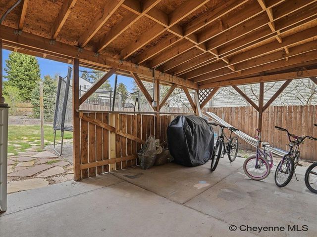 2524 PLAIN VIEW RD, Cheyenne, WY 82009
