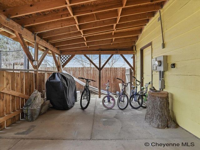 2524 PLAIN VIEW RD, Cheyenne, WY 82009