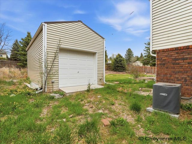 2524 PLAIN VIEW RD, Cheyenne, WY 82009