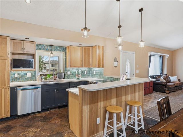 2524 PLAIN VIEW RD, Cheyenne, WY 82009