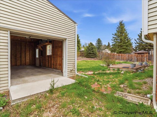 2524 PLAIN VIEW RD, Cheyenne, WY 82009