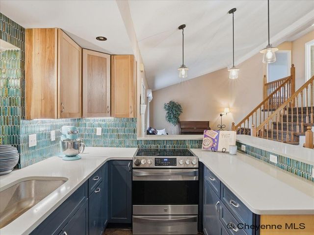 2524 PLAIN VIEW RD, Cheyenne, WY 82009