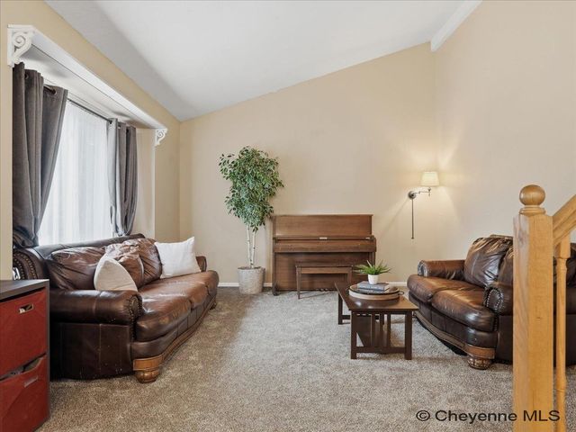 2524 PLAIN VIEW RD, Cheyenne, WY 82009