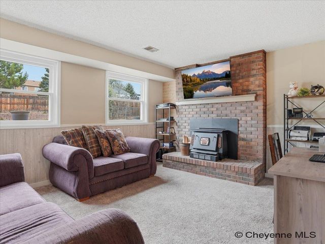 2524 PLAIN VIEW RD, Cheyenne, WY 82009