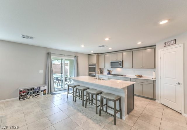 6833 Baylor Creek Street, North Las Vegas, NV 89086