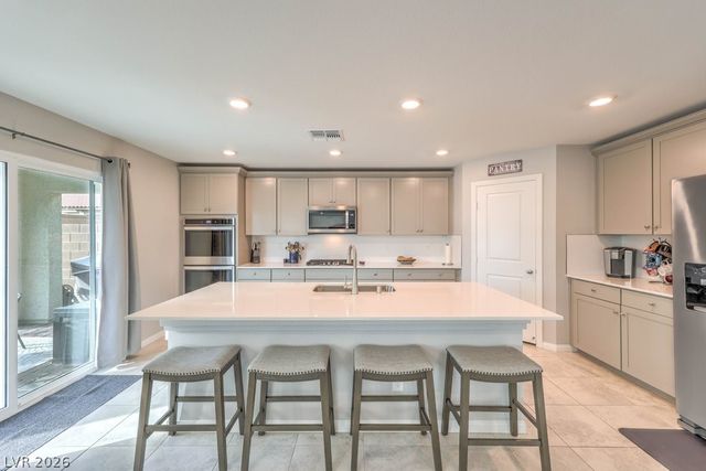 6833 Baylor Creek Street, North Las Vegas, NV 89086