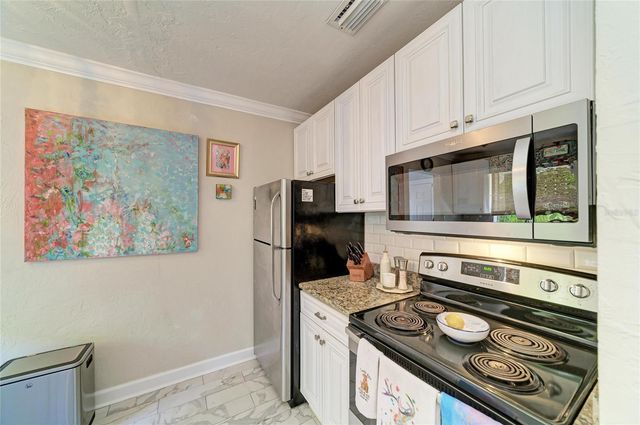 2250 HILLVIEW STREET, Sarasota, FL 34239
