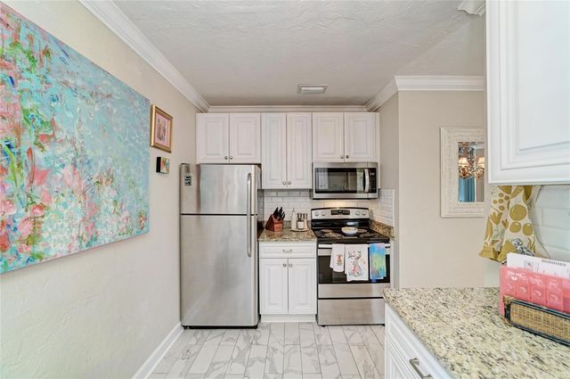 2250 HILLVIEW STREET, Sarasota, FL 34239
