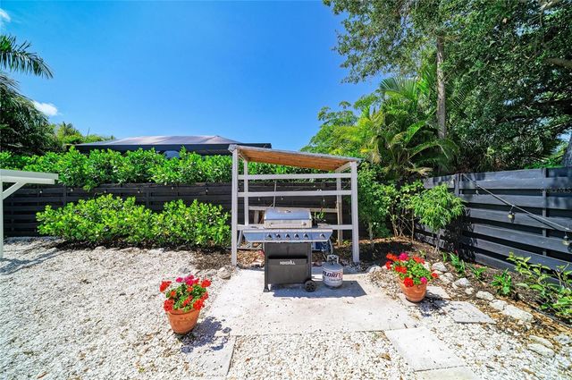 2250 HILLVIEW STREET, Sarasota, FL 34239
