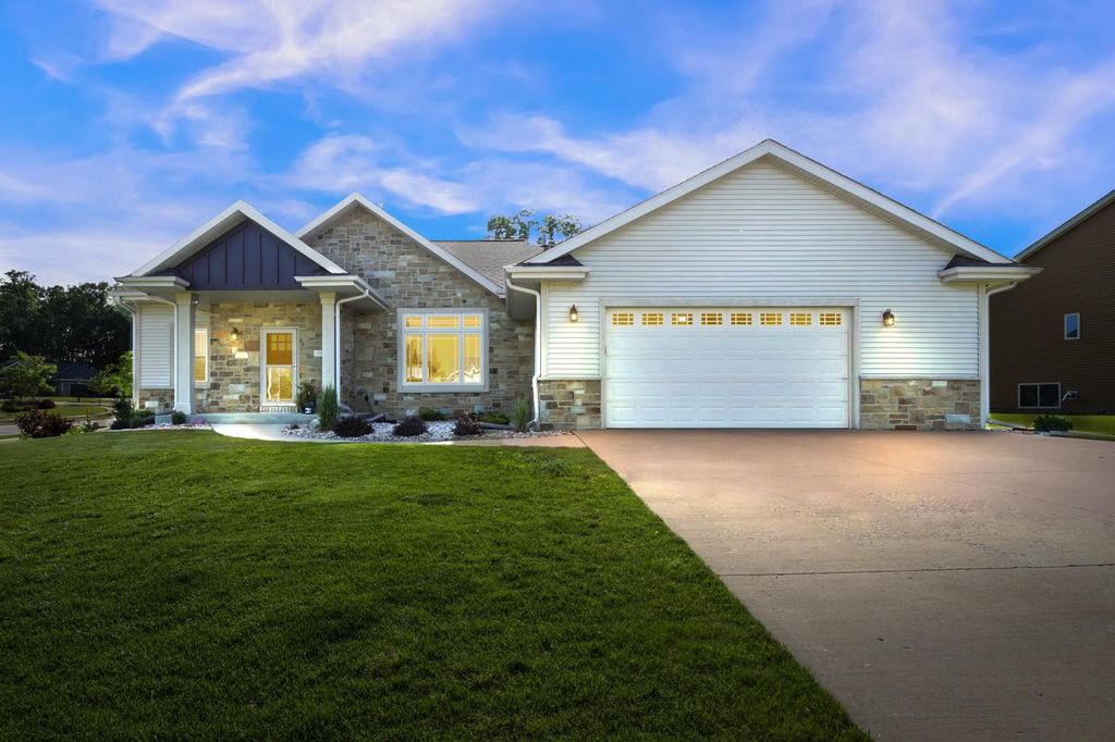 1395 American Eagle DRIVE, Slinger, WI 53086