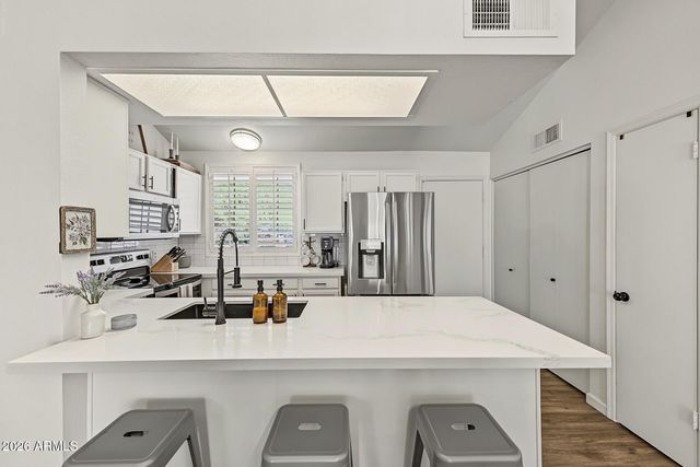 1320 E Piute Avenue, Phoenix, AZ 85024