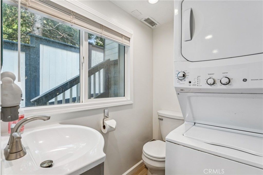 Image 13 of property listing at 26472 Lake Forest, Twin Peaks, CA 92391