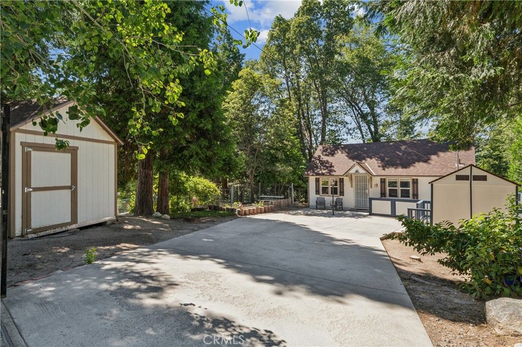 Image 19 of property listing at 26472 Lake Forest, Twin Peaks, CA 92391