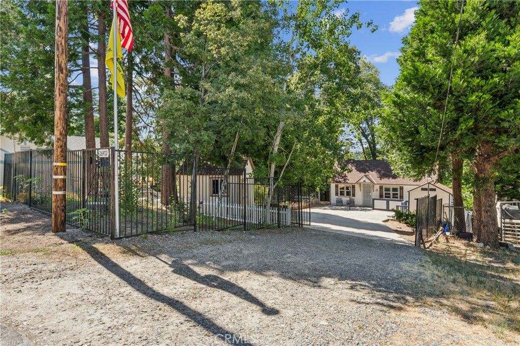 Image 20 of property listing at 26472 Lake Forest, Twin Peaks, CA 92391