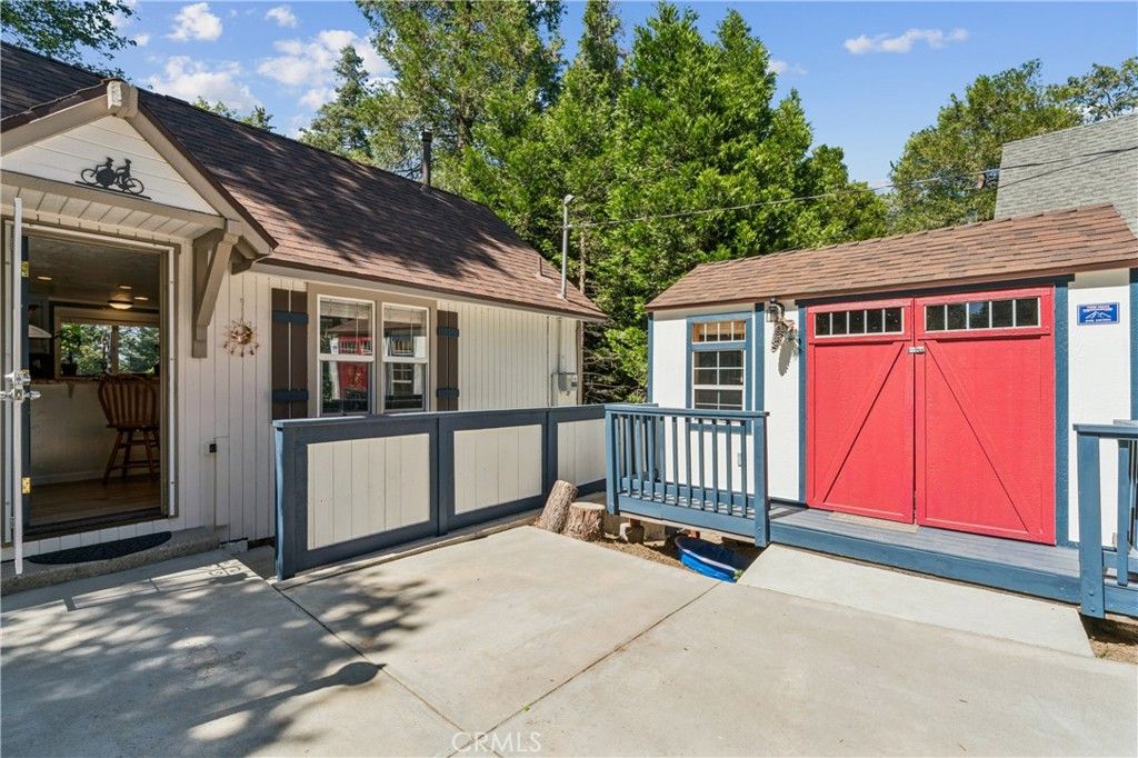 Image 5 of property listing at 26472 Lake Forest, Twin Peaks, CA 92391