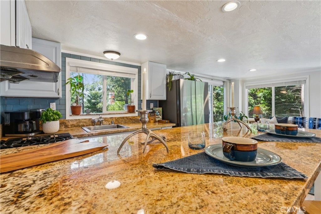 Image 6 of property listing at 26472 Lake Forest, Twin Peaks, CA 92391
